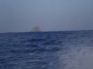 「久米島 トンバラポイントの岩」のサムネイル画像