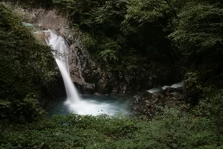 「七ツ釜五段の滝」のサムネイル画像