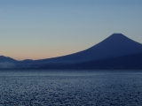 「日暮れ時の富士山」のサムネイル画像