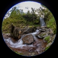 「深緑の滝」のサムネイル画像
