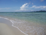 「奥武島の砂浜から眺める海」のサムネイル画像