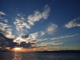 「夕日に照らされる雲」のサムネイル画像