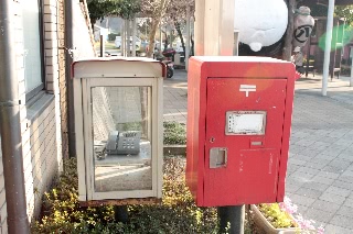 「奇妙な電話ボックス」のサムネイル画像