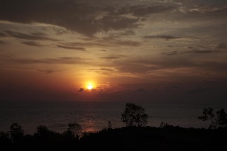 「ホテルから眺める朝日」のサムネイル画像