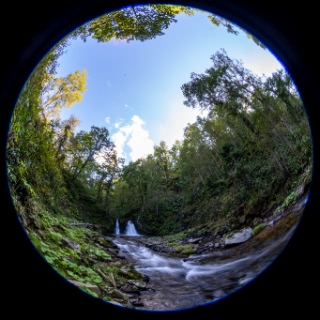 「晨光の滝」のサムネイル画像