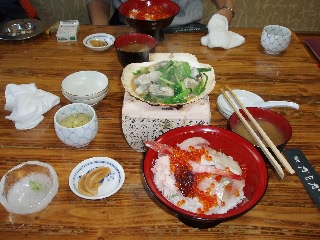 「オホーツク丼と貝焼き」のサムネイル画像