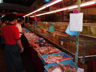 「食材を選んでいるところ」のサムネイル画像