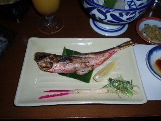 「笠利湾(かさりわん)近海産ハーウルメ(クマザサハナムロ)の塩焼き」のサムネイル画像