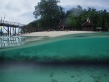 「シパダン島の水面写真」のサムネイル画像